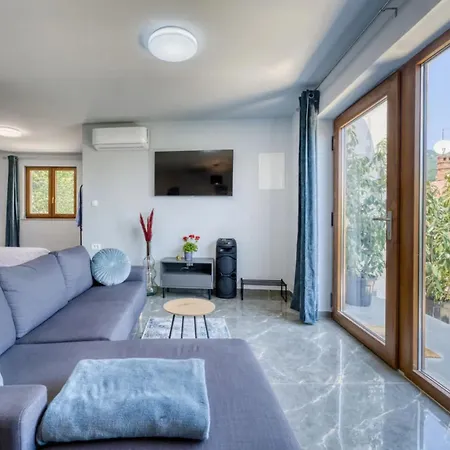 Perla - With Sea View Apartman *