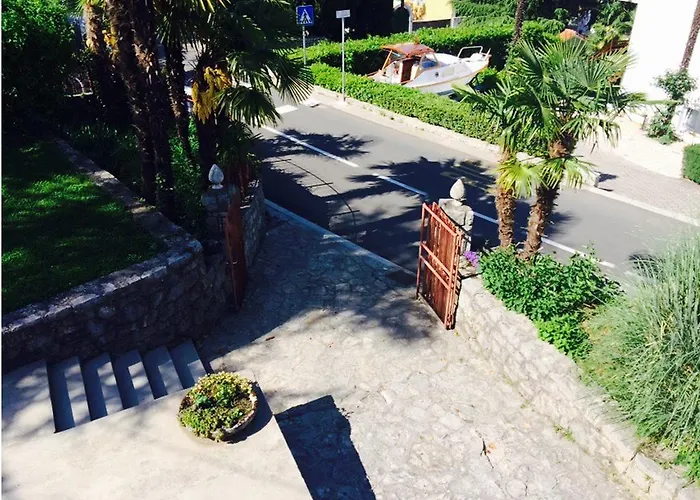 Perla - With Sea View Apartment