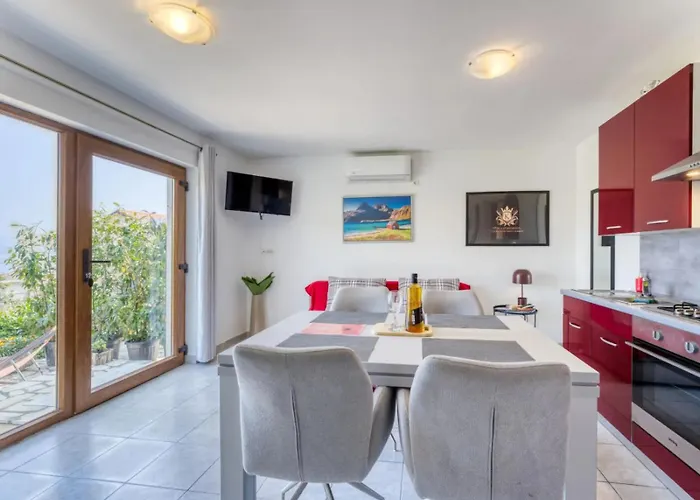 Perla - With Sea View Apartment