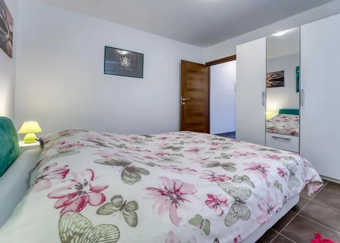 Perla - With Sea View