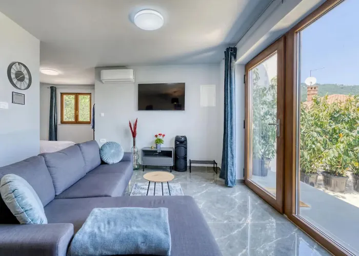 Perla - With Sea View Apartman *