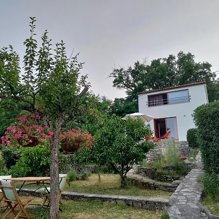 Perla - With Sea View Apartman *