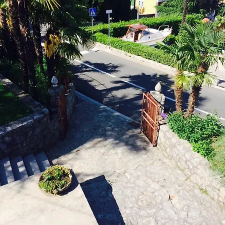 Perla - With Sea View Apartman