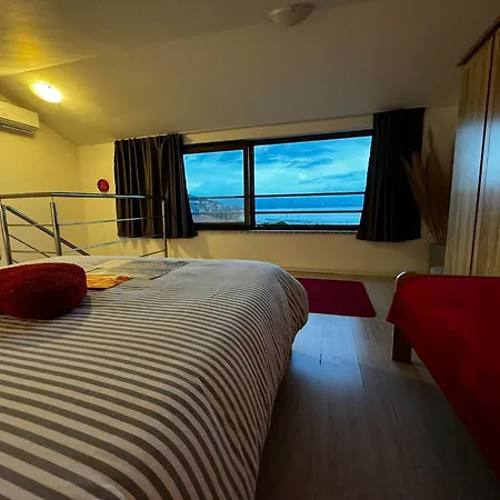 Perla - With Sea View Apartman *