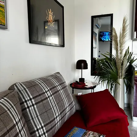 Perla - With Sea View Апартаменты *