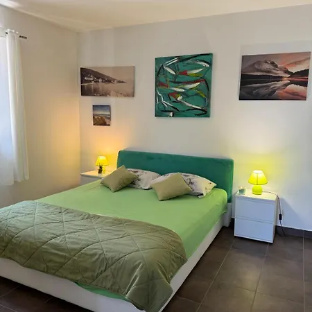 Perla - With Sea View Apartman