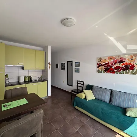 Perla - With Sea View Апартаменты *