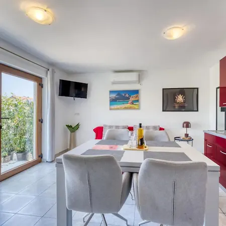 Perla - With Sea View Апартаменты