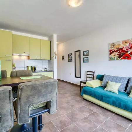 Perla - With Sea View Apartment